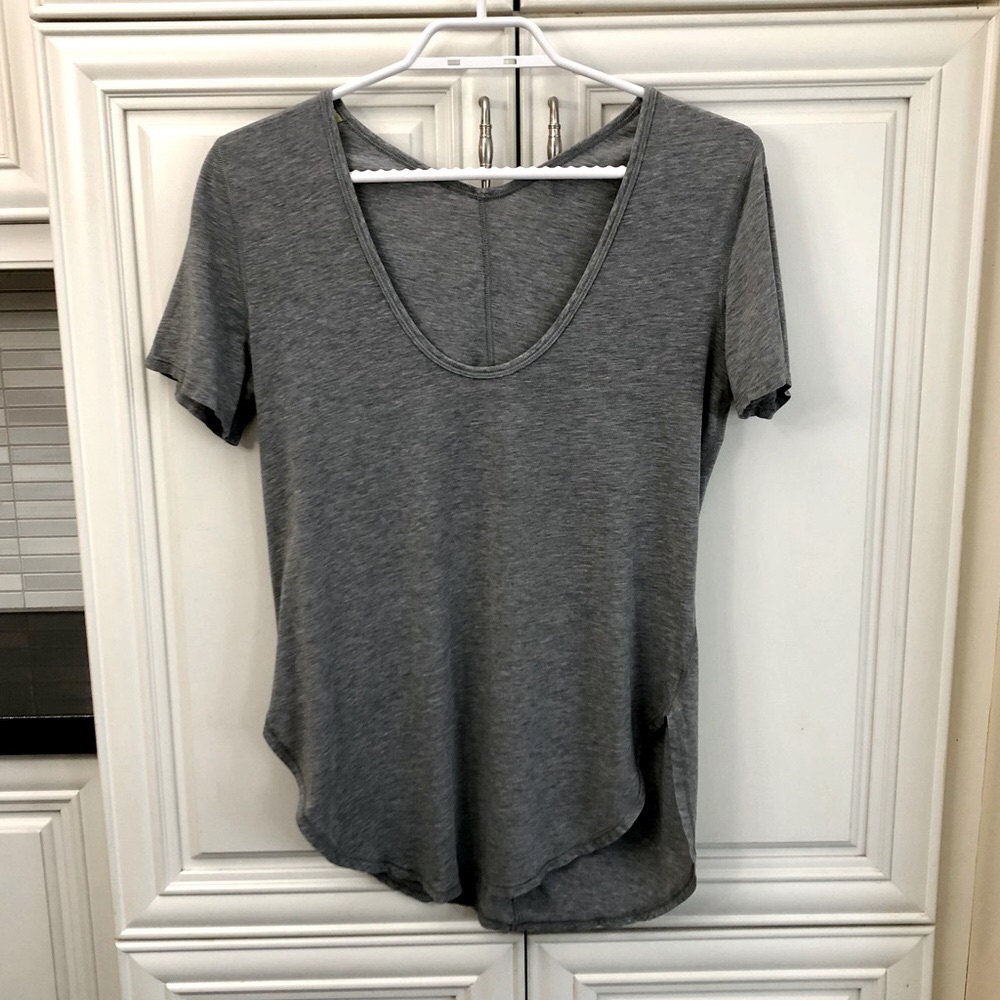 🍋Lululemon women’s scoop v-neck t-shirt 🍋